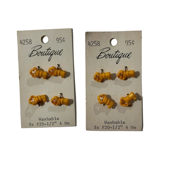 Vintage Set of 8 Boutique Washable Yellow Skeleton Key Buttons Size F20 1/2” NOS - Picture 2 of 4